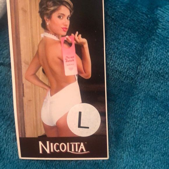 White curvy bathing suit - Picture 2 of 4